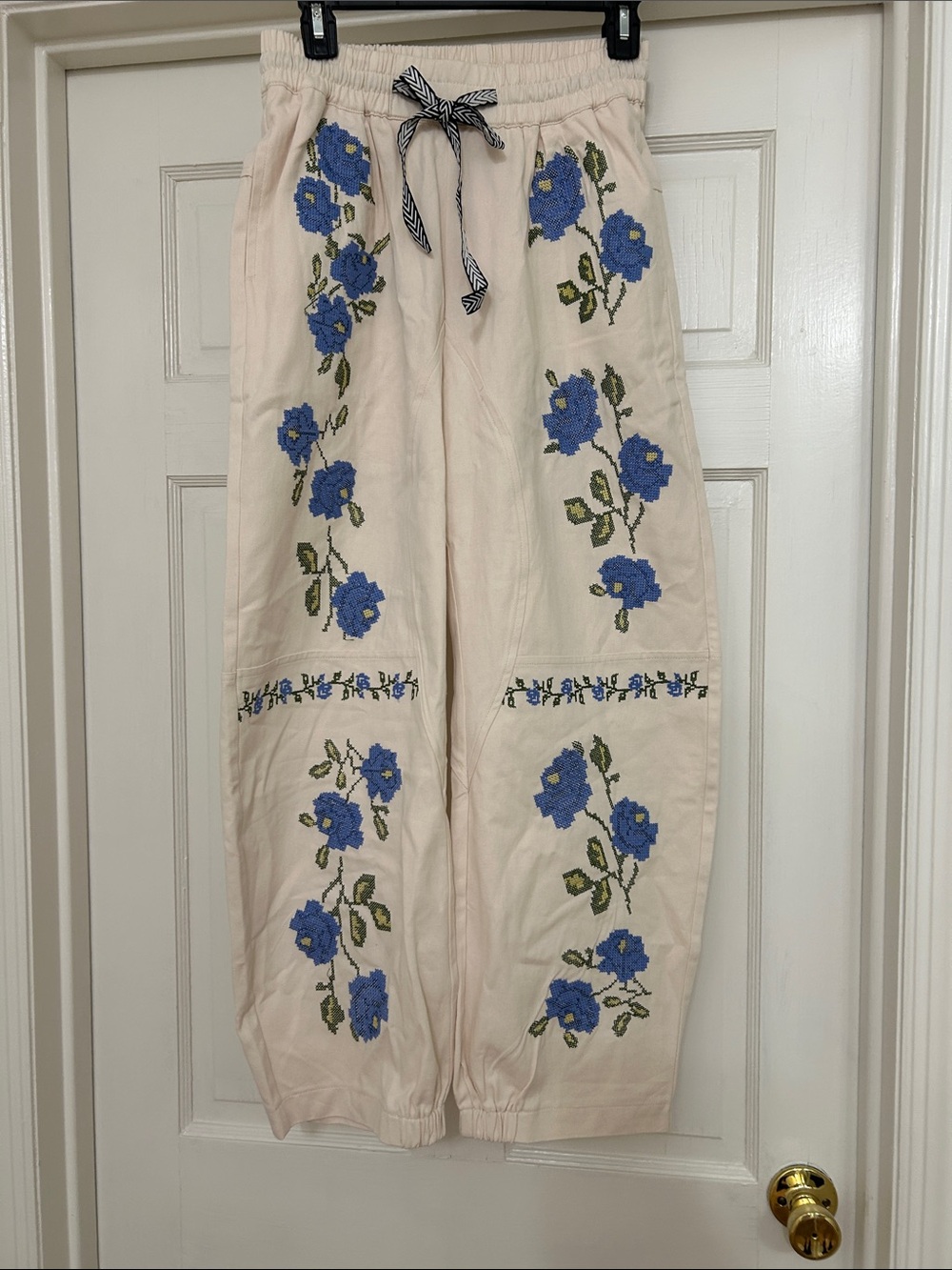 Barrel leg embroidered pants NWT